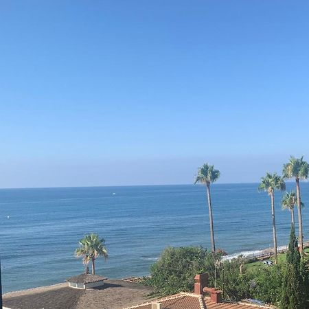 Lovely Beachfront Apartment In Calahonda Sitio de Calahonda Buitenkant foto