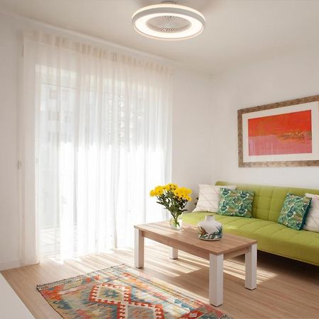 Lovely Beachfront Apartment In Calahonda Sitio de Calahonda Buitenkant foto