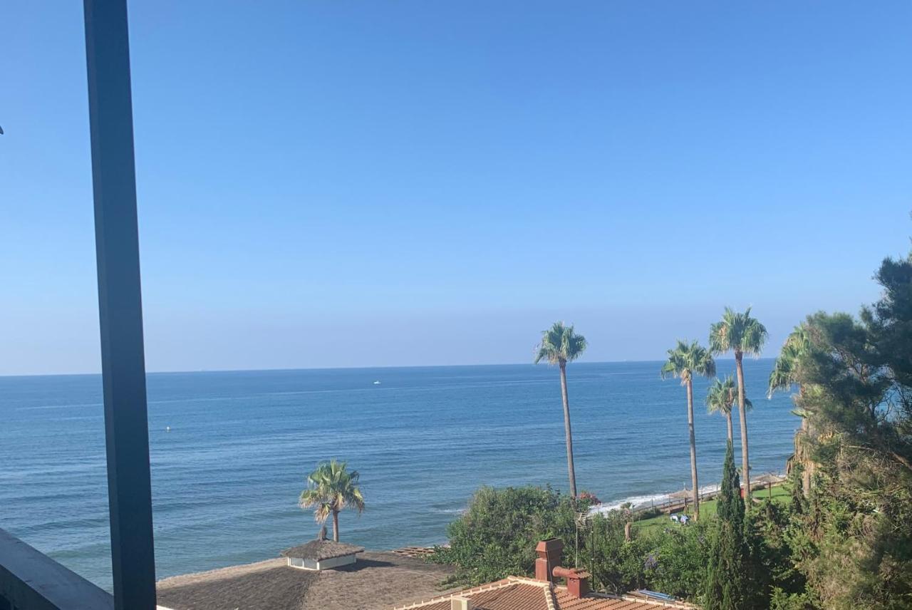 Lovely Beachfront Apartment In Calahonda Sitio de Calahonda Buitenkant foto