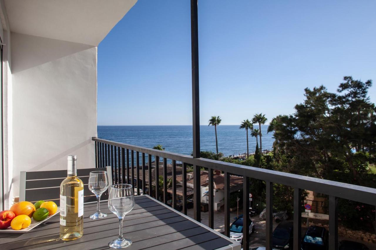 Lovely Beachfront Apartment In Calahonda Sitio de Calahonda Buitenkant foto