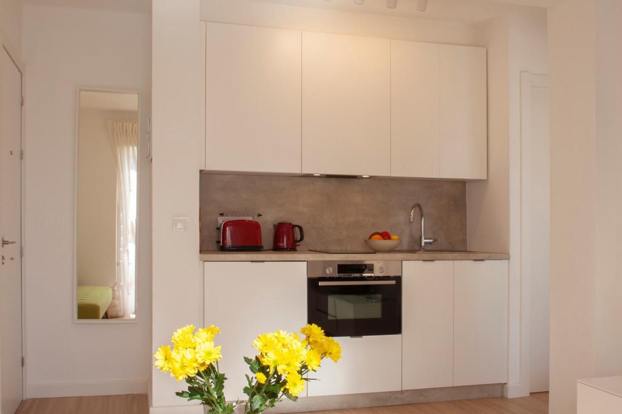 Lovely Beachfront Apartment In Calahonda Sitio de Calahonda Buitenkant foto