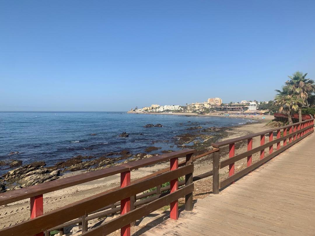 Lovely Beachfront Apartment In Calahonda Sitio de Calahonda Buitenkant foto
